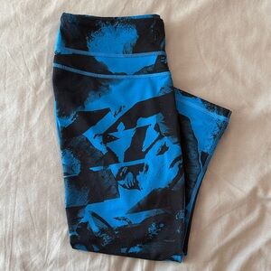 Lucy Blue & Black Print Cropped Leggings